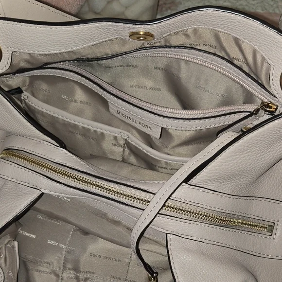 Michael Kors Soft Pebbled Leather Blush Shoulder Bag - Picture 10 of 16